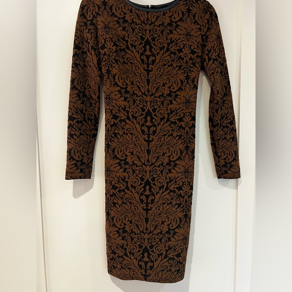 Vince Camuto sz 4 dress. Good condition except the collar (see last pic).